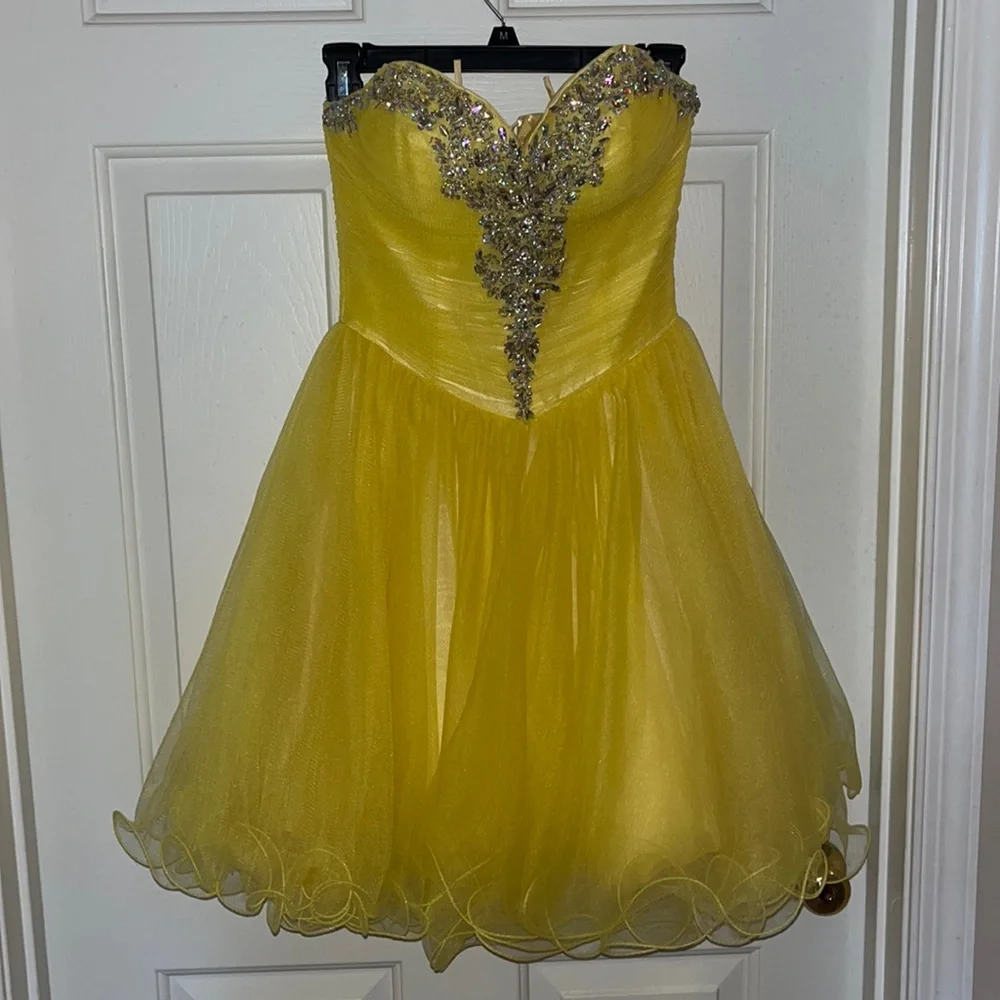 Homecoming dress - Picture 1 of 2
